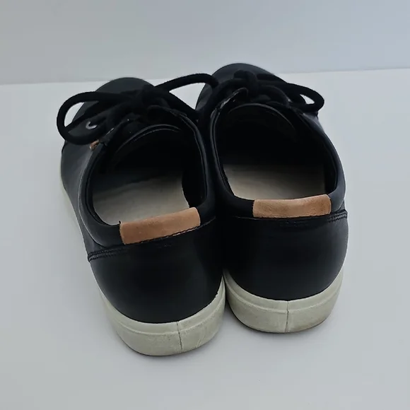 Ecco Black Leather Women's Sneakers Size 9 Extra Width - Picture 5 of 9